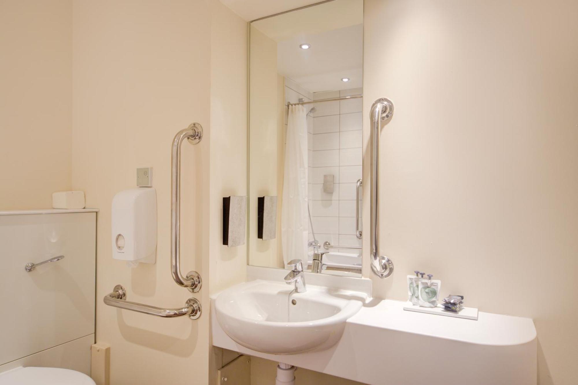 Belvilla Newport City Centre Hotel - Lifestyle エクステリア 写真