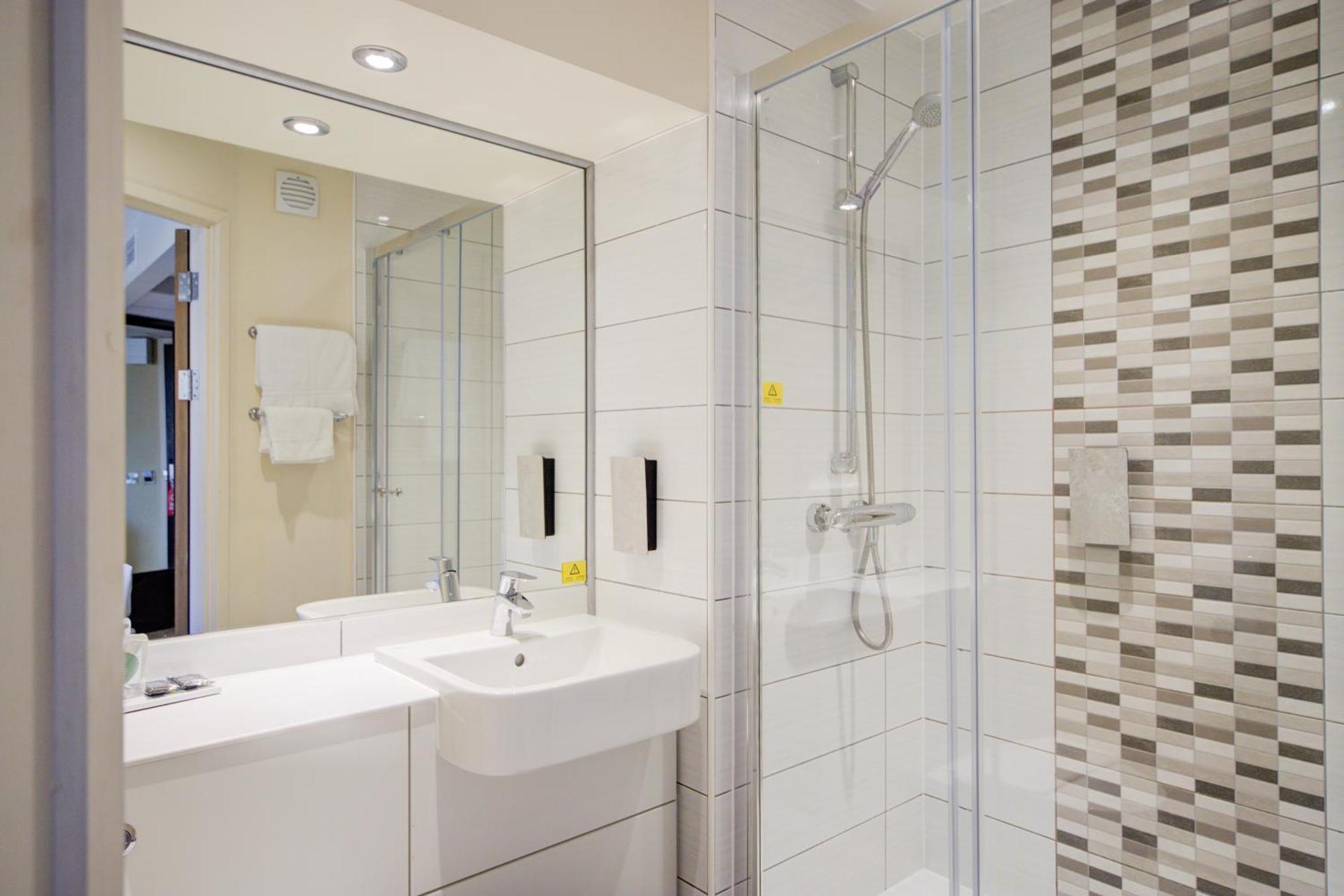 Belvilla Newport City Centre Hotel - Lifestyle エクステリア 写真