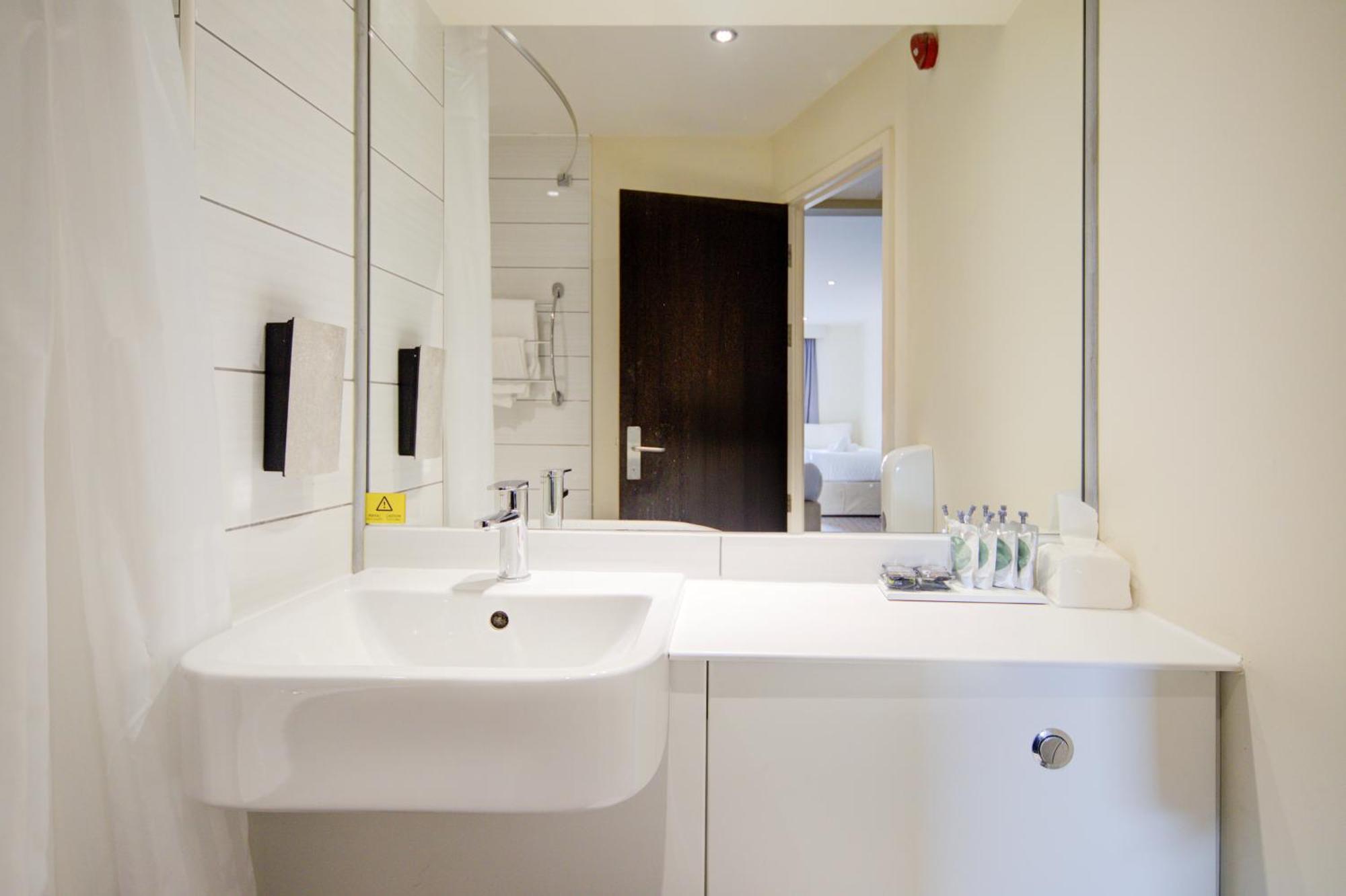 Belvilla Newport City Centre Hotel - Lifestyle エクステリア 写真