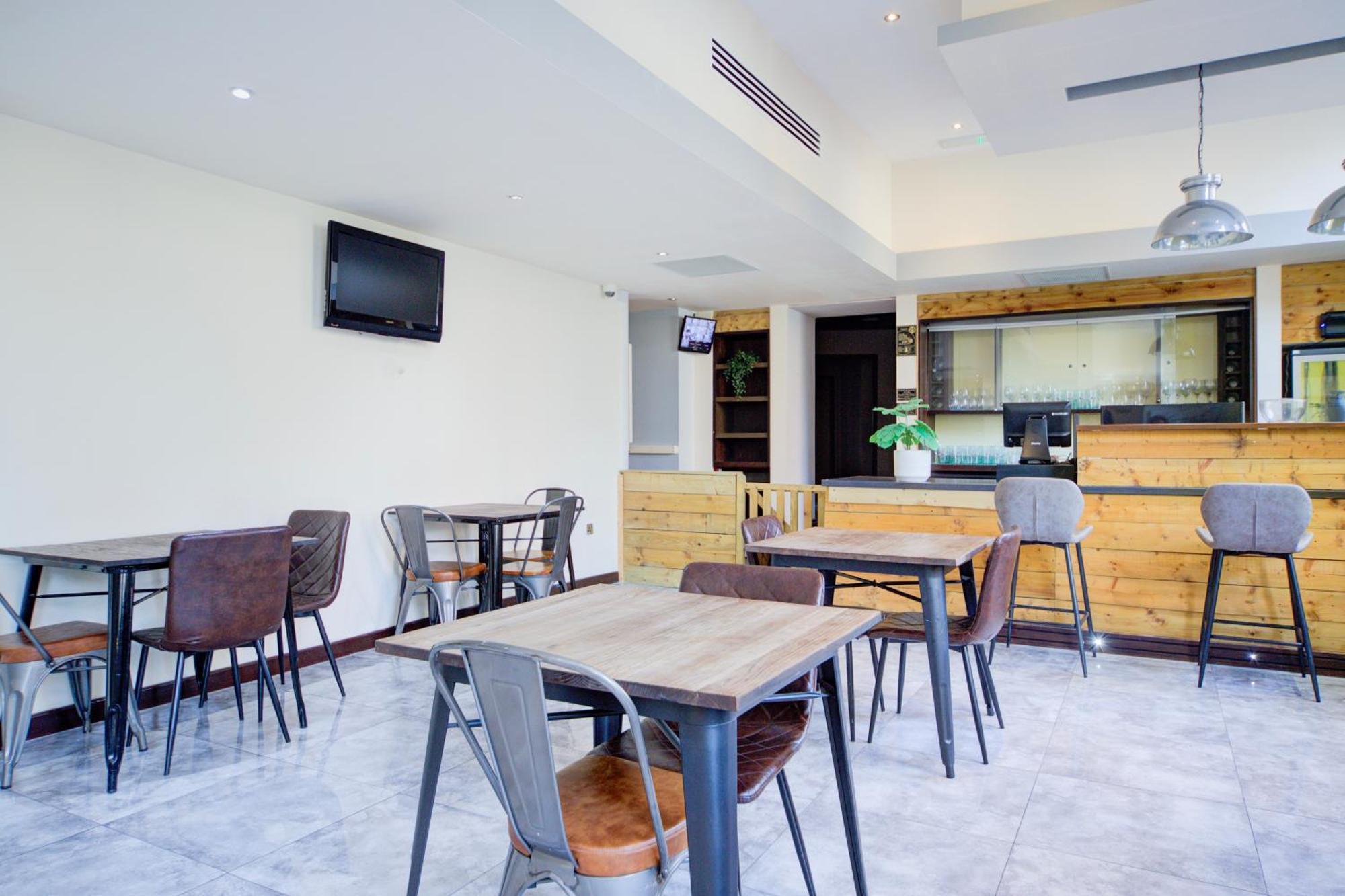 Belvilla Newport City Centre Hotel - Lifestyle エクステリア 写真